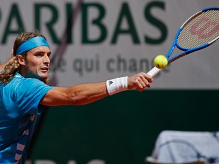 Tsitsipas postúpil do osemfinále Roland Garros a opäť prepísal grécke štatistiky
