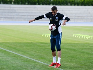 Slovenský futbalový reprezentant Martin Dúbravka počas tréningu v rámci zrazu hráčov slovenskej futbalovej reprezentácie pred medzištátnym prípravným zápasom proti Jordánsku a stretnutím v E-skupine kvalifikácie o postup na majstrovstvá Európy 2020 proti Azerbajdžanu. Šamorín, 2. jún 2019.