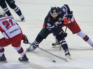 Nick Ebert (v strede).