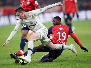 Julian Draxler (vľavo).