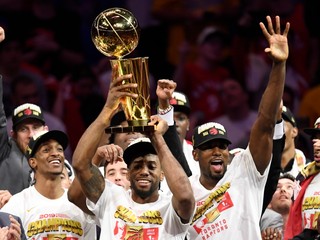 NBA vyhral prvýkrát v histórii kanadský tím, Raptors zdolali Warriors