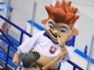 Maskot Pacho na Majstrovstvách sveta v hokejbale v Košiciach.