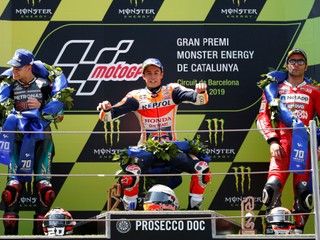 Márquez vyhral domáce preteky MotoGP, priebeh poznačila hromadná nehoda