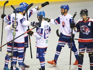 Radosť hráčov Slovenska po strelenom góle v zápase MS v hokejbale 2019 Slovensko - Veľká Británia.