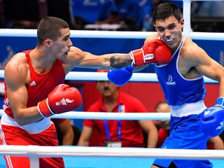 Zápas štvrťfinále hmotnostnej kategórie do 75 kilogramov Andrej Csemez (v červenom) - Miguel Cuadrado Entreno na II. Európskych hrách v Minsku.