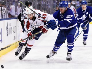 Martin Marinčin si bude aj naďalej obliekať dres Toronta Maple Leafs.