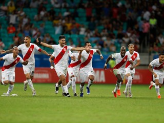 Futbalisti Peru oslavujú postup do semifinále Copa America 2019.