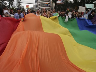 Záber z ekvádorského pride pochodu.
