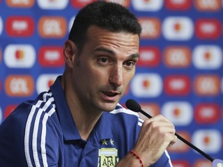 Tréner Argentíny Lionel Scaloni počas tlačovej konferencie.