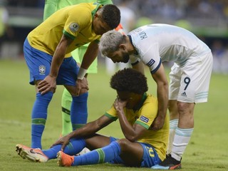 Zranený Willian v zápase semifinále  Copa America 2019 proti Argentíne.