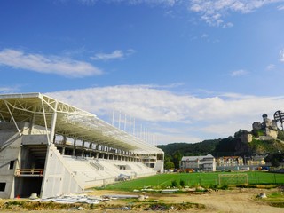 Výstavba futbalového štadiónu v Trenčíne.
