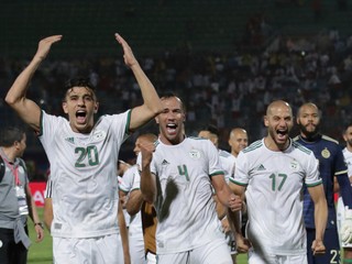 Hráči Alžírska po výhre v zápase osemfinále Afrického pohár národov 2019 Alžírsko - Guinea.