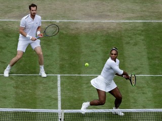 Andy Murray a Serena Williamsová na Wimbledone 2019.