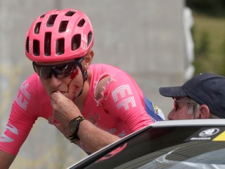 Zakrvavený Tejay van Garderen po páde v 7. etape Tour de France 2019.