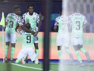 Radosť hráčov Nigérie po strelenom góle v zápase Afrického pohára národov o 3. miesto Nigéria - Tunisko.