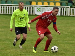 V tíme Veľkých Revíšť zostal skúsený stredopoliar Tomáš Krochta (vpravo).