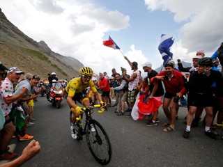 Líder celkového poradia Julian Alaphilippe počas stúpania na Galibier v 18. etape na Tour de France 2019.