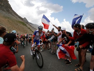 Thibaut Pinot počas stúpania na Galibier v 18. etape na Tour de France 2019.