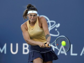 Arina Sobolenková v semifinále turnaja WTA v San Jose 2019 proti Donne Vekičovej.