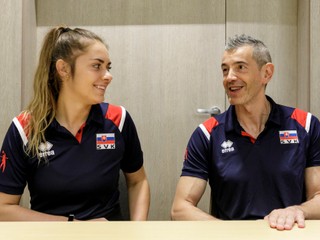 Kapitánka Sloveniek Barbora Koseková s talianskym trénerom Marcom Fenogliom.