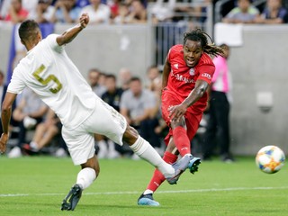 Renato Sanches (vpravo).