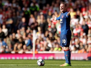 Rooney dostal po červenej karte dodatočný dištanc od disciplinárnej komisie