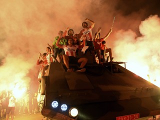 Fanúšikovia CZ Belehrad na transportéri.