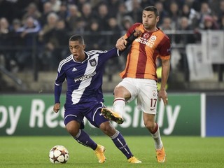 O niekoľko mesiacov by sme Tielemansa (vľavo) mohli vidieť už v inom drese.