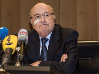 V Blatterovom prípade asi nešlo, čo sa platu týka, o žiadne "drobné".