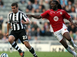 Sno (vpravo) v drese Bristolu City.