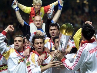 V roku 2000 dokonca hráči Galatasarayu Istanbul triumfovali vo vtedajšom Pohári UEFA, keď zdolali londýnsky Arsenal.