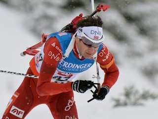 V tréningu nepozná nie. Aby bol lepší, chodí aj po žeravých uhlíkoch