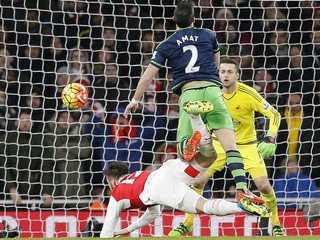 Arsenal nestačil na Swansea, Liverpool zdolal Manchester City