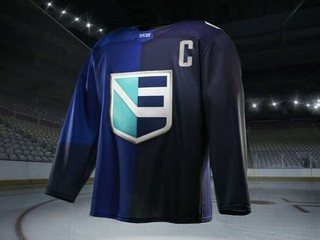 Predstavili dres Tímu Európy. Veľa modrej, písmeno E, hokejka a rozpaky