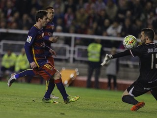 Lionel Messi prekonal brankára Juana Carlosa Martina trikrát.