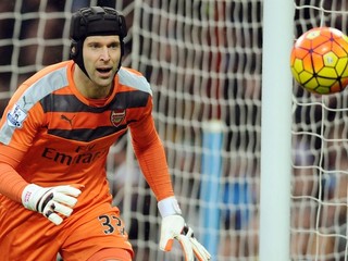 Brankár Arsenalu Petr Čech.