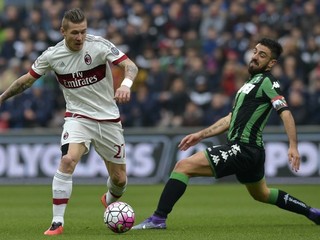 Juraj Kucka (vľavo) si v najbližších dvoch týždňoch dres AC Miláno neoblečie.