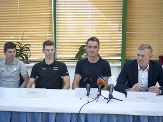 Juraj Sagan, ako aj Erik Baška (prví dvaja zľava) patria k trojici Slovákov na blížiacich sa klasikách v Belgicku.