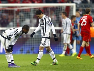 Už-už sa zdalo, že Juventus prekĺzne medzi najlepšiu osmičku. Mohutný finiš domáceho tímu však znamenal vyradenie Allegriho zverencov.