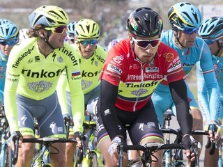 Sagan (v strede) nechce robiť z menšej nepriazni športového osudu na posledných pretekoch v Taliansku zbytočnú drámu.