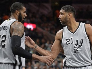 O triumf nad Grizzlies sa výraznou mierou zaslúžil LaMarcus Aldridge (vľavo), ktorý pridal k 32 bodom aj 12 doskokov.