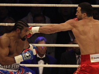 David Haye (vľavo) sa v ringu stretol aj so slávnym Vladimirom Kličkom.