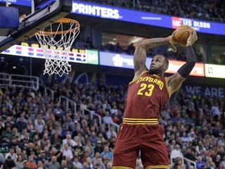 LeBron James je hráčom týždňa v NBA.
