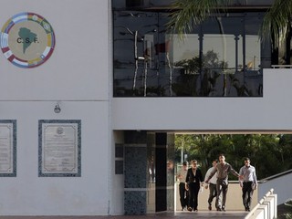 Vyšetrovatelia vstupujú do paraguajskej centrály juhoamerickej asociácie CONMEBOL. Vyšetrovacie orgány si chcú "posvietiť" na možné nekalé praktiky súvisiace s korupčným škandálom vo FIFA.