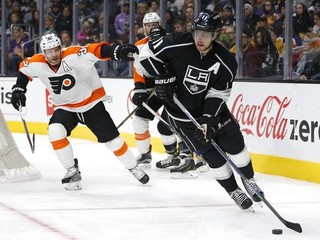 Anže Kopitar (vpravo) je jednou z najväčších hviezd tímu Los Angeles Kings.