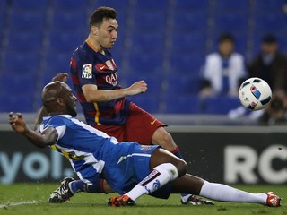 Munir El Haddadi strieľa jeden zo svojich gólov do siete Espanyolu.