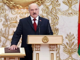 Hokej je najpopulárnejším športom bieloruskej hlavy štátu.