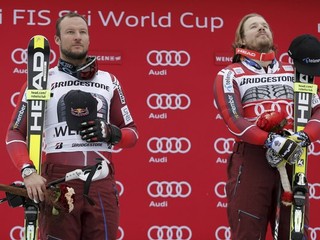 Vo Wengene sa darilo predovšetkým Nórom. Víťaz Kjetil Jansrud (vpravo) a vedľa neho druhý v poradí Aksel Lund Svindal.