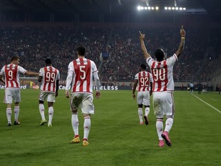 Futbalisti klubu z Pirea by mohli prísť o titul už len zázrakom.