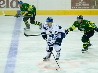 Bulík (vpravo) odštartoval sezónu v drese Žiliny.